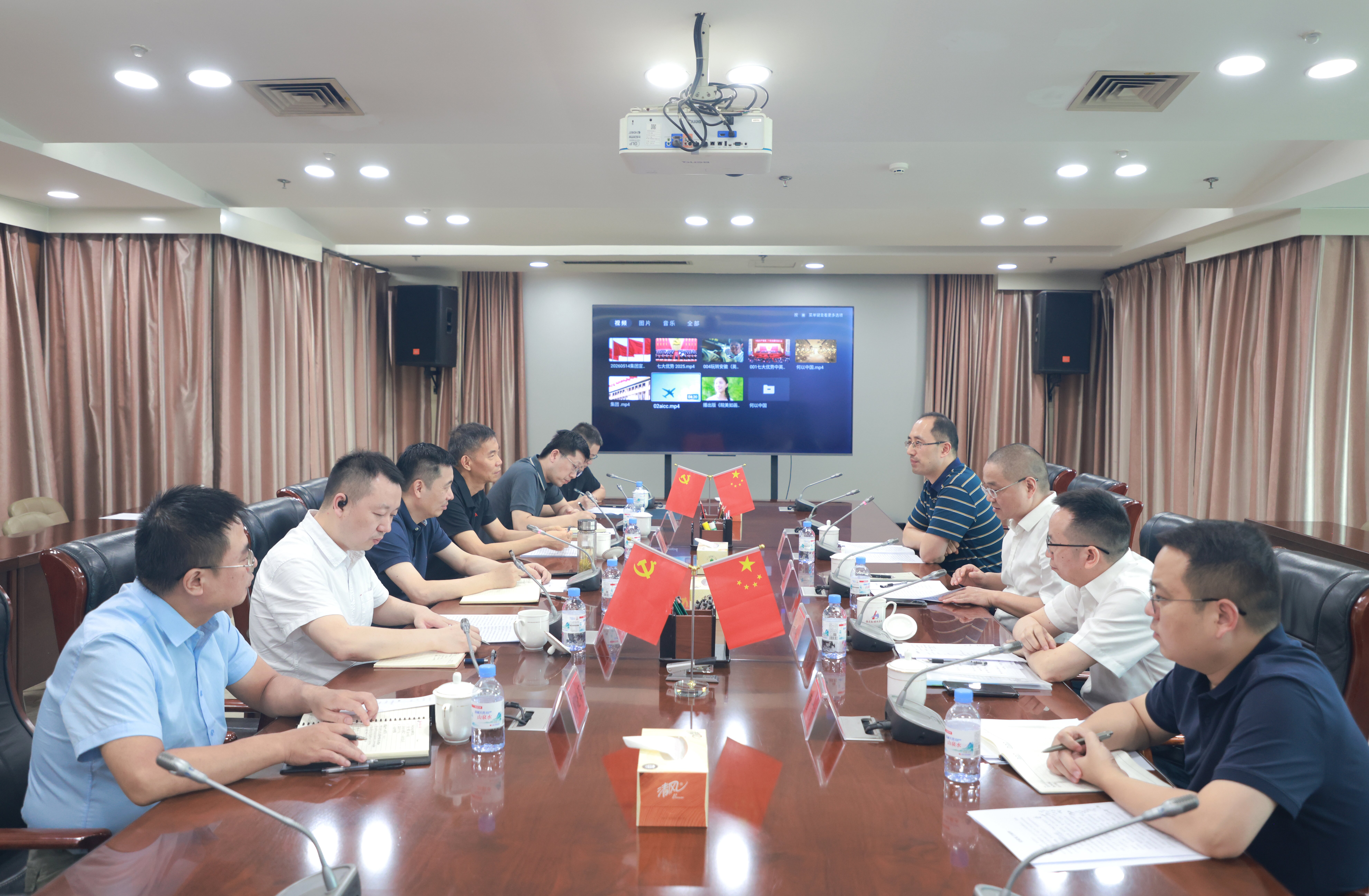 安徽省煙草專賣局局長(zhǎng)王勇一行赴安徽新媒體集團(tuán)調(diào)研座談